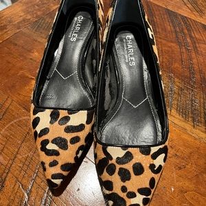 Charles David leopard kitten heel pumps. Size8-8.5